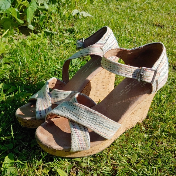 TOMS • Wedge Sandals Womens Stripe Summer Vacation Cute Fun Canvas Ankle Strap 6 - Picture 5 of 10